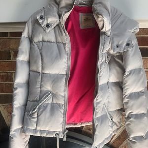 Women’s Cream puffer jacket with hood